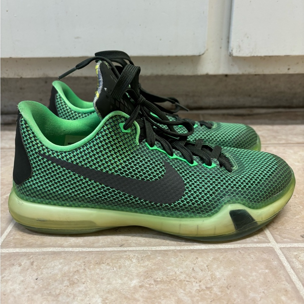 Kobe 10 poison green Size 6y